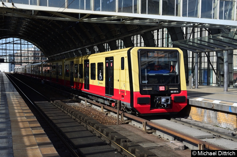 Bild: 484 001 + 484 004 als Linie S3 im Bahnhof Alexanderplatz.