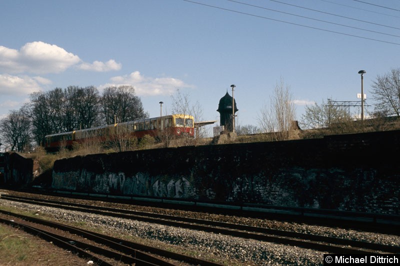 Bild: Die Panorama-S-Bahn auf der Nordkurve am Bahnhof Ostkreuz.