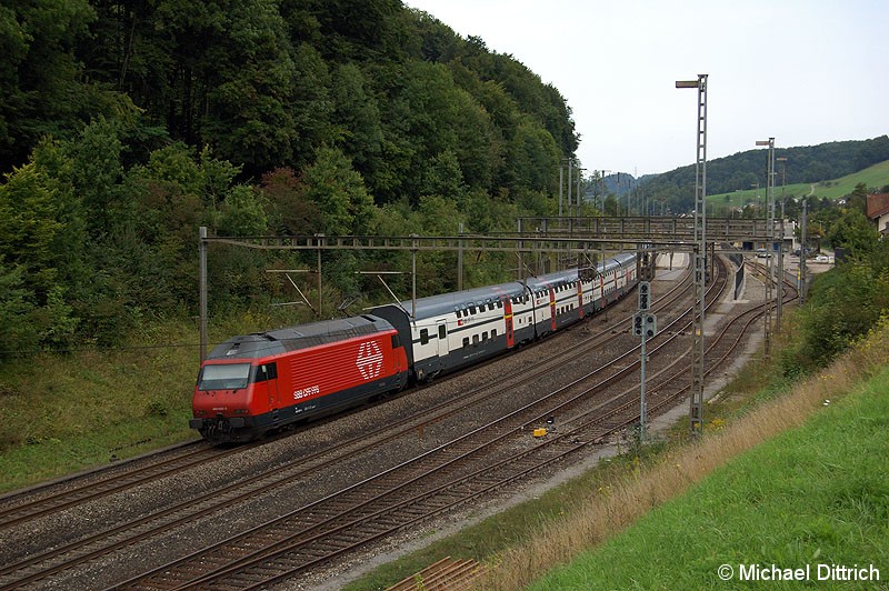 Bild: 460 000 schiebt ihren Zug gleich durch Tecknau.