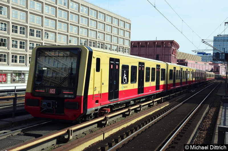 Bild: 484 001 + 484 004 als Linie S3 zwischen Alexanderplatz und Jannowitzbrücke.