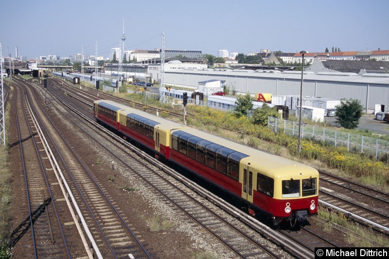 Bild: Die Panorama-S-Bahn auf dem Weg zum Ostbhnhof.