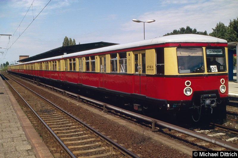 Bild: 477 192 als Linie S9 im Bahnhof Schöneweide.