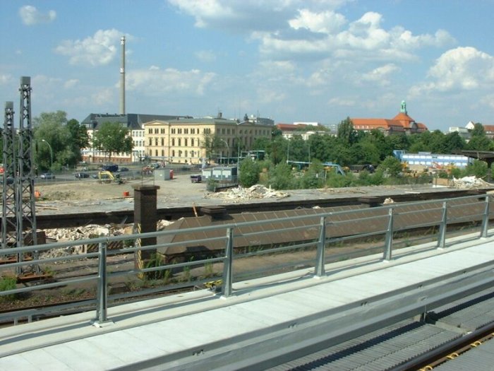 Bild: Blick in Richtung Hamburger Bahnhof. Von der Halle ist nichts mehr zu sehen.