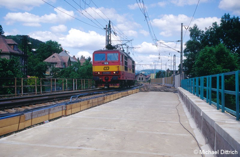 Bild: 372 014 alleine auf dem Weg in Richtung Usti nad Labem.