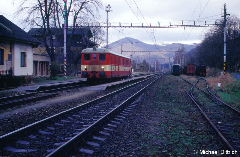 Bild: 830 157 auf dem Weg nach Usti nad Labem.