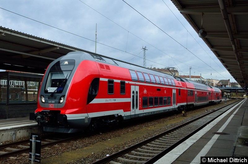 Bild: 445 009 als RB 24 im Bahnhof Lichtenberg.