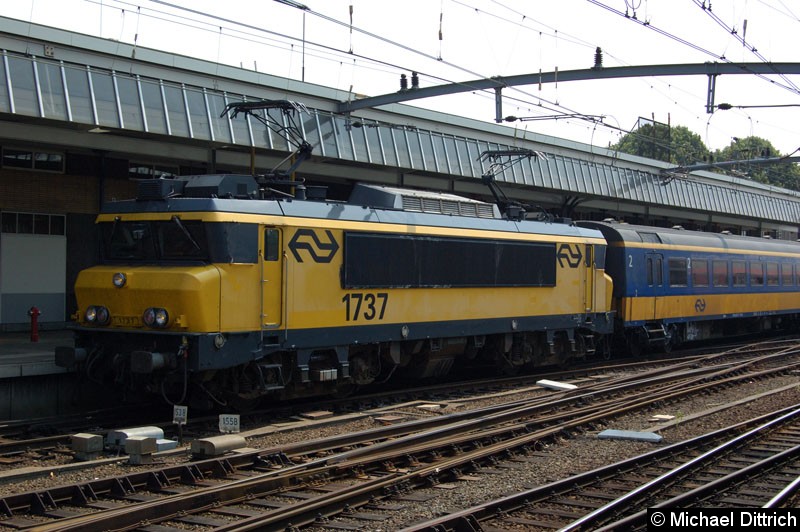 Bild: 1737 als IC von Venlo nach Den Haag in Venlo.