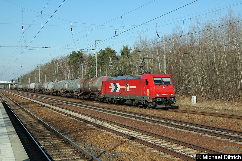 Bild: 185 630 mit einem Güterzug kurz vor Ludwigsfelde.