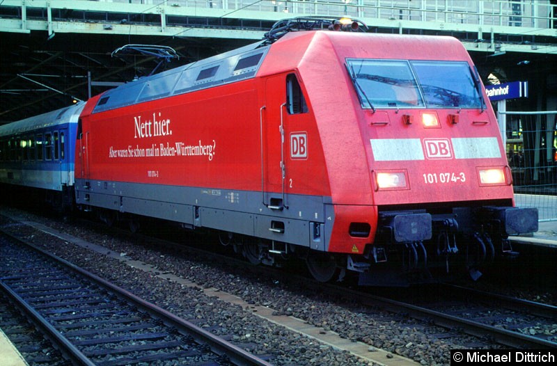 Bild: Nett hier, aber waren Sie schon einmal in Baden-Württemberg? 
Das fragt die 101 074 in Berlin Ostbahnhof.