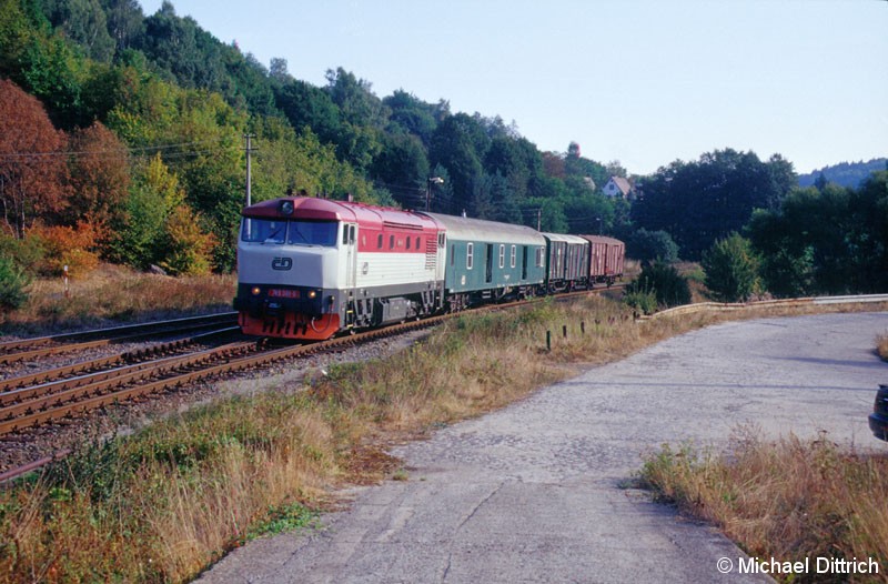 Bild: In Vojkovice n/Ohri kam die 749 081 mit diesem Güterzug durch.