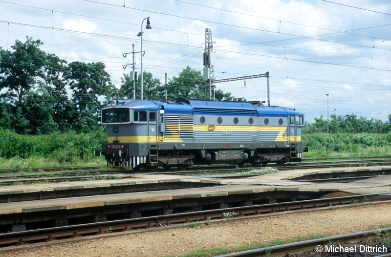 Bild: Die Lackierungen der Dieselloks sind doch sehr vielseitig. 
Hier die 754 041 in Brno-Horni Herspice.