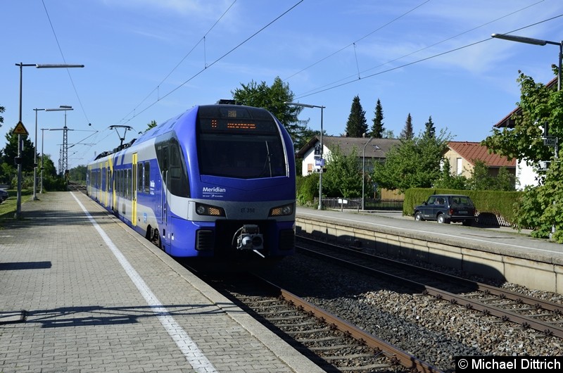 Bild: ET 356 auf dem Weg in Richtung Holzkirchen bei der Durchfahrt in Otterfing.