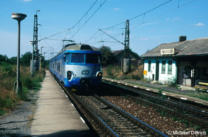 Bild: Als Os 9151 kam hier der 451 032 in Praha Kolovraty an.