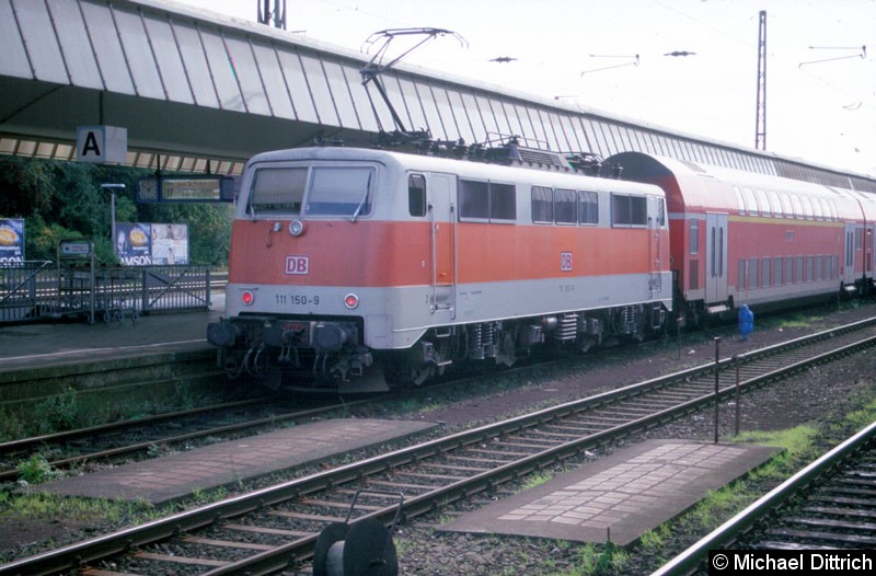 Bild: Noch im S-Bahn-Lack präsentiert sich hier die 111 150 in Münster Hbf.