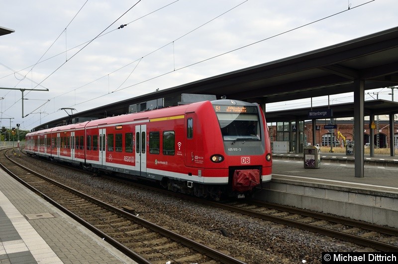 Bild: 425 012 als Linie S 1 nach Schönebeck-Bad Salzelmen.