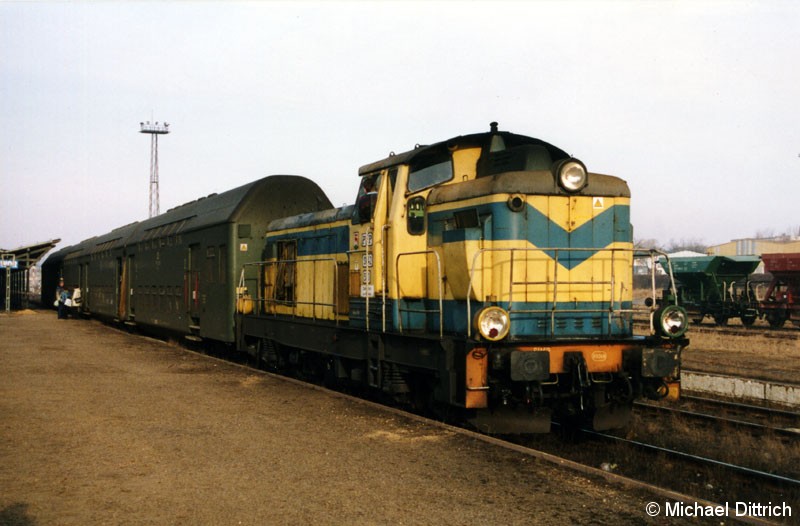 Bild: In Jawor kam die SP 42-530 aus Legnica mit einer Doppelstockeinheit vorbei.