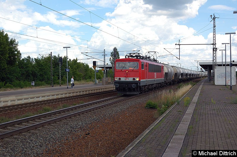 Bild: MEG 702 (91 80 6155 179-5) mit einem Güterzug bei der Durchfahrt in Nauen.