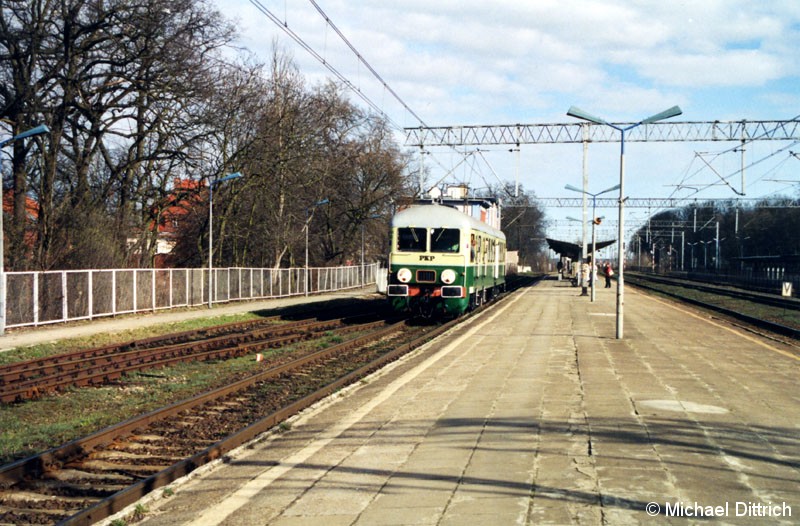 Bild: Der SN 61 den wir Szczecin bereits geknipst hatten, kam uns hinterher.
Deshalb die vielen Fuzzys auf dem Bahnhof. :-)