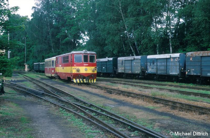 Bild: Hier kommt gerade die 705 919 in Jindrichuv Hradec an.