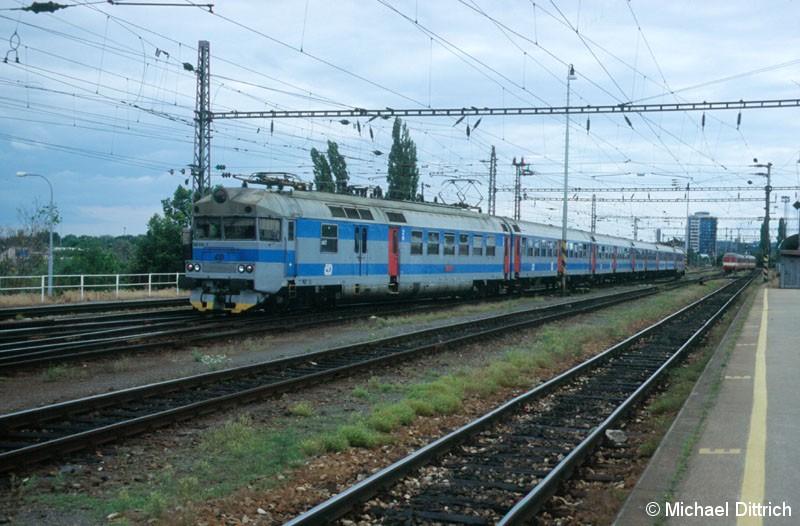 Bild: 560 010 bei der Einfahrt in Brno hl. n.