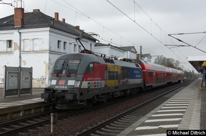 Bild: 182 016 als RB80 nach Bitterfeld, ab da weiter als S2 nach Leipzig-Connewitz in Jüterbog.