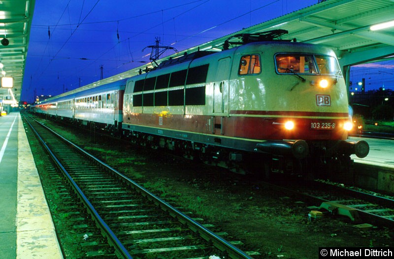 Bild: Mit dem Sonderzug 18806 fuhr die 103 235 von Berlin-Lichtenberg ab.