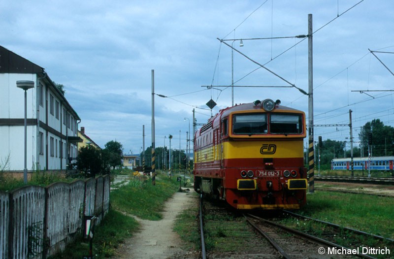 Bild: 754 012 rangiert in Brno-Horni Herspice.