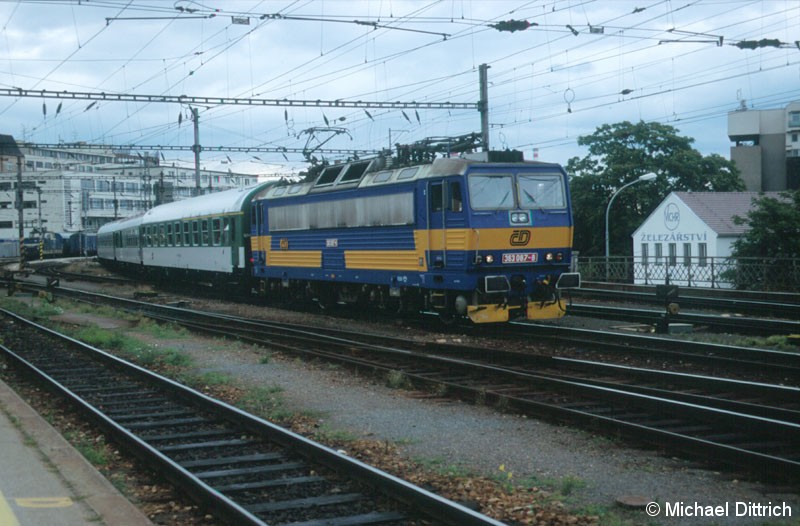 Bild: Leider verschlechterte sich das Wetter immer mehr. 
Trotzdem habe ich die 363 087 in Brno hl. n. geknipst.