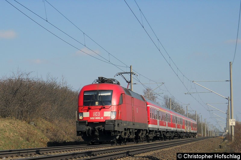 Bild: 182 005 mit einer RB in Gotha Sundhausen auf der Strecke Gotha - Eisenach.