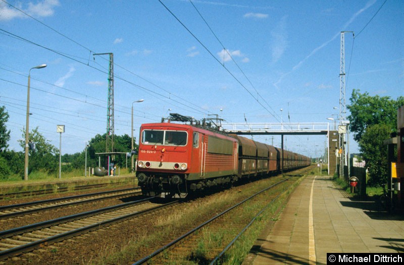 Bild: 155 024 durchquert hier den Bahnhof Saarmund.