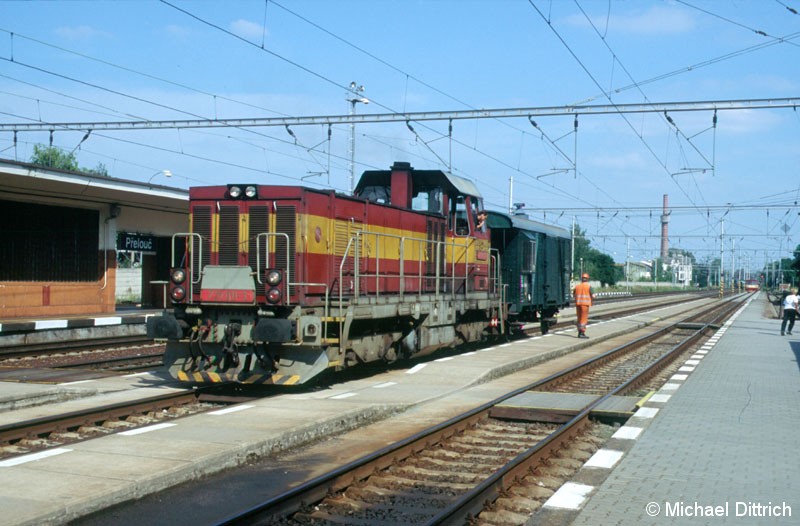 Bild: 731 011 mit einem einzelnen Wagen in Prelouc.