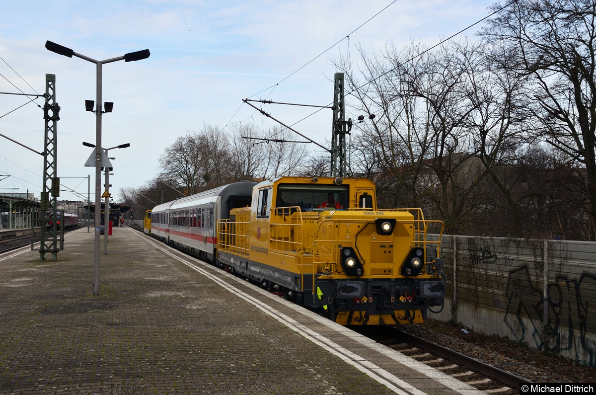 Bild: Hier verlässt 1004 502 den Bahnhof Charlottenburg auf dem Weg nach Grunewald.
1004 501 kommt aus Berlin-Grunewald zurück nach Berlin-Charlottenburg.
Am 16. Februar 2024 lud die DB InfraGo zu einer Bewerbungsfahrt ein.