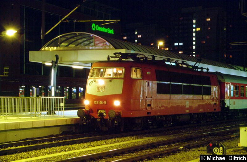 Bild: 103 166 am Nz 1948 in Berlin Ostbahnhof.