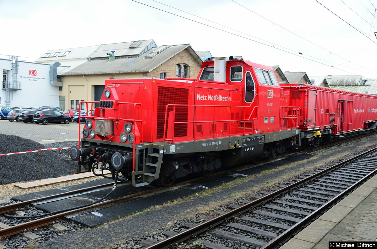 714 108 ist einer der beiden Loks am Rettungszug in Fulda.