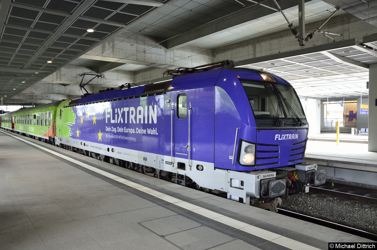 Bild: 193 826 als Flixtrain im Bahnhof Südkreuz.