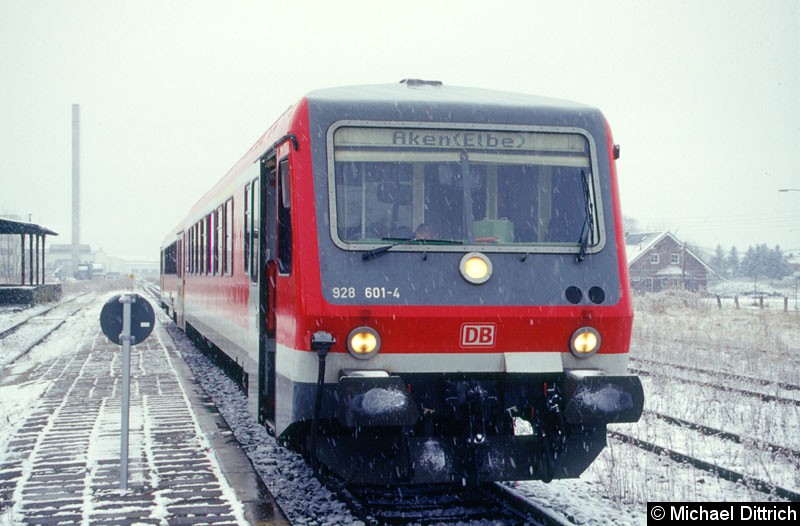 Bild: Gerade angekommen ist der 628/928 601 in Aken(Elbe). 
Hier wird gewendet und nach Köthen zurück gefahren.