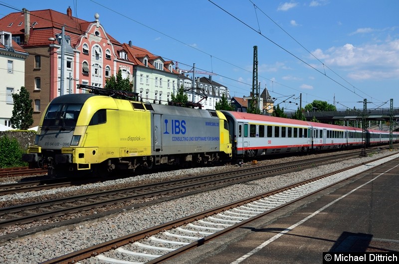 Bild: 182 596 mit EC 114 bei der Einfahrt in Esslingen (Neckar).