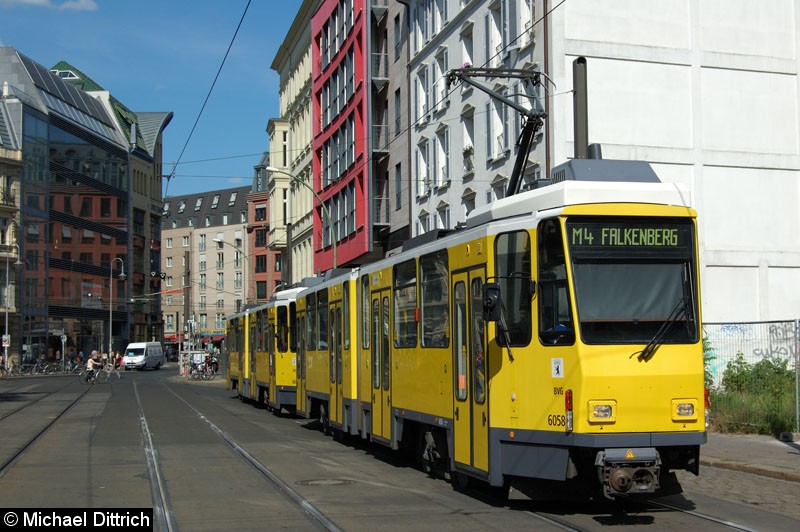Bild: 6058 als Linie M4 in der Großen Präsidentenstraße.