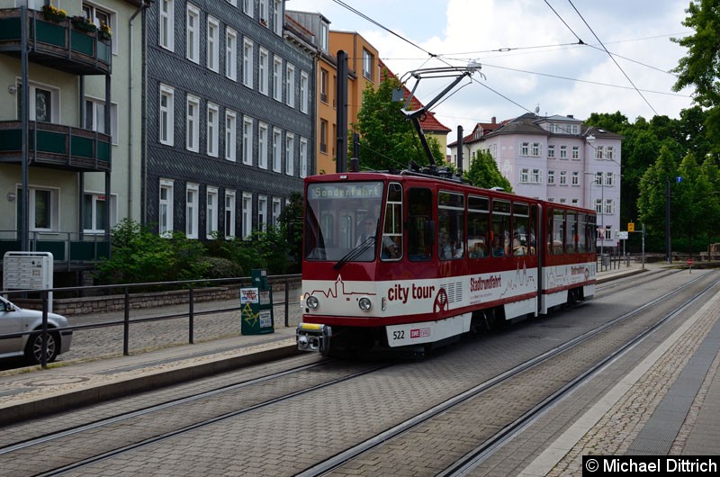 Bild: Die Stadtrundfahrt mit KT4D 522 an der Haltestelle Sparkassen Finanzzentrum.