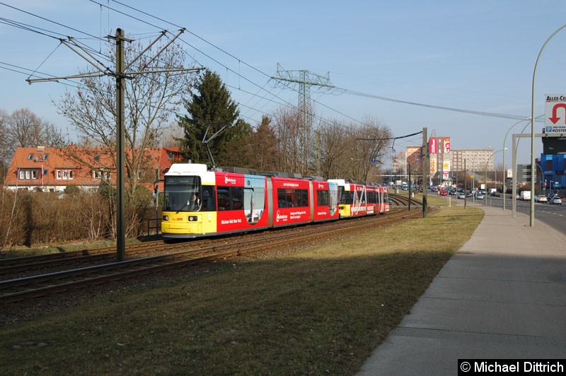 Bild: 1076 + 1082 als Linie M6 kurz vor der Haltestelle Landsberger Allee/Rhinstr.