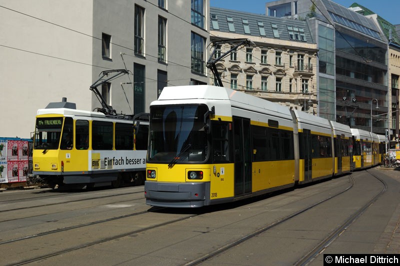 Bild: 2018 und ein weitere GT6ZR als Linie M5 in der Großen Präsidentenstraße.