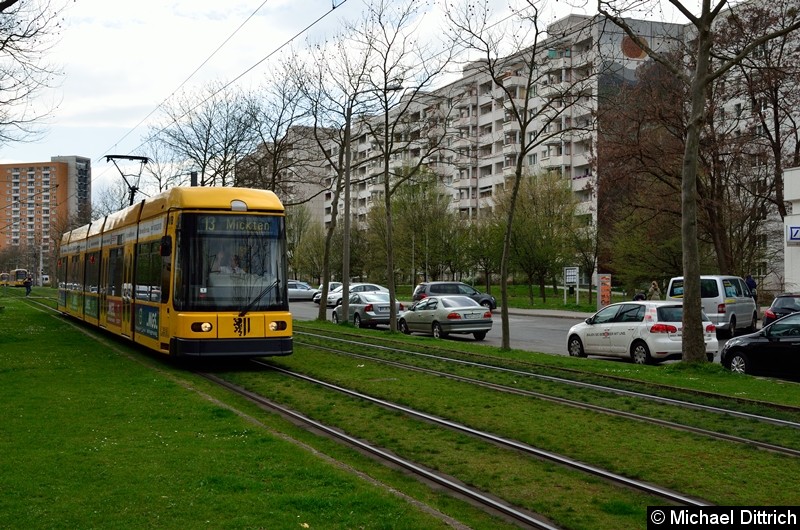 Bild: 2518 als Linie 13 zwischen den Haltestellen Jacob-Winter-Platz und Albert-Wolf-Platz.