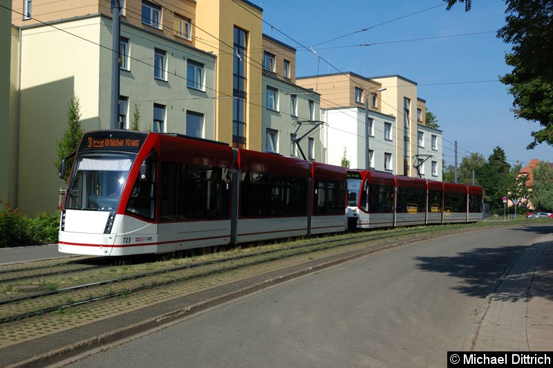 Bild: 723 und 640 als Linie 3 in der Melchendorfer Str. zwischen den Haltestellen Agentur für Arbeit und Am Schwemmbach.