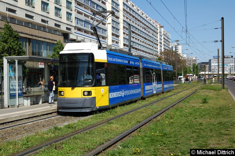 Bild: 1093 als Linie M4 an der Haltestelle Spandauer Str./Marienkirche.