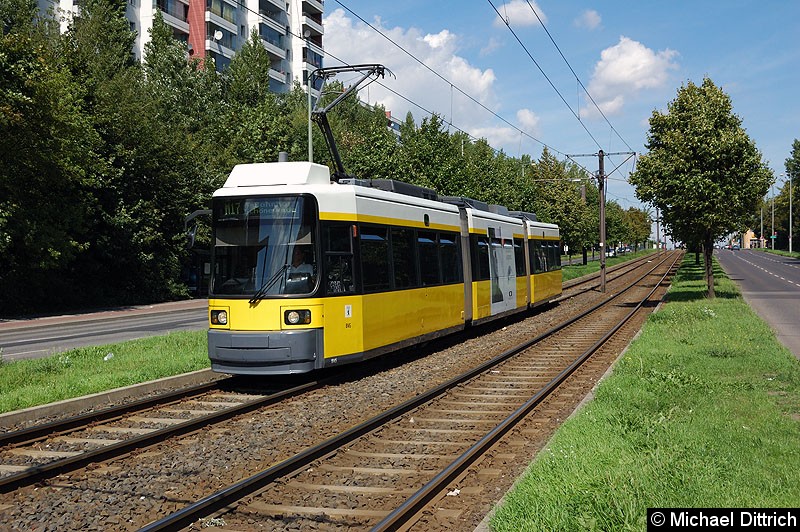 Bild: 1045 als Linie M17 kurz vor der Haltestelle Alt-Friedrichsfelde/Rhinstraße.