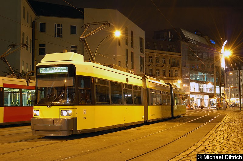 Bild: 1105 als Linie M5 in der Großen Präsidentenstr.