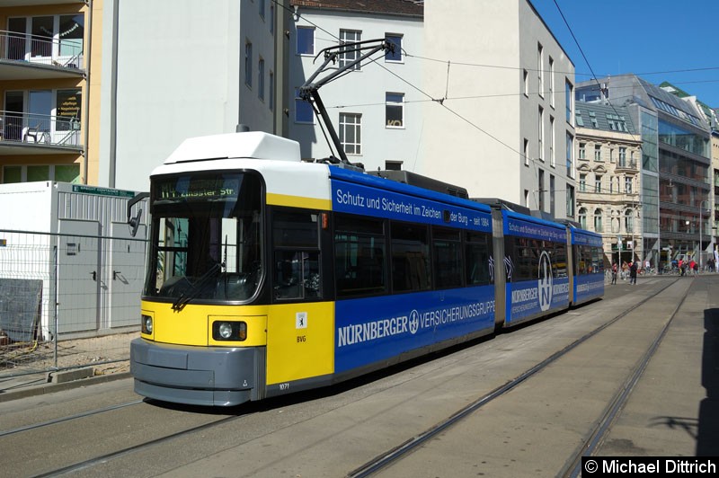 Bild: 1071 als Linie M4 in der Großen Präsidentenstraße.