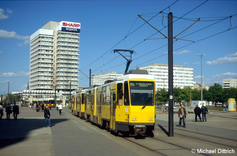 Bild: 7093 als Linie M4 auf dem Alexanderplatz.