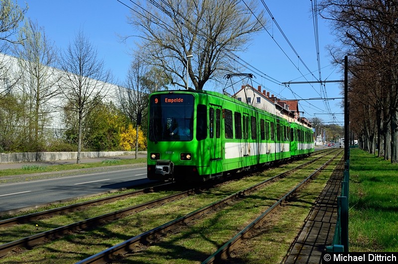 Bild: 6122 + 6110 als Linie 9 zwischen den Haltestellen Bauweg und Körtingsdorfer Weg.