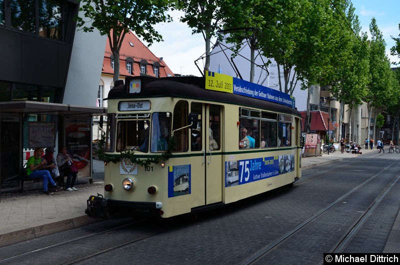 Bild: Anlässlich 100 Jahre Strecke nach Jena Ost fuhren in Jena die historischen Wagen.
Hier der Wagen 101 an der Haltestelle Stadtzentrum.